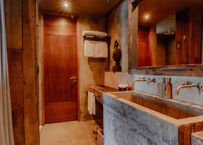 Nomade Temple Hotel 4*